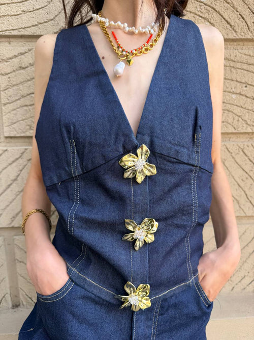 Completo denim con bottoni fiore