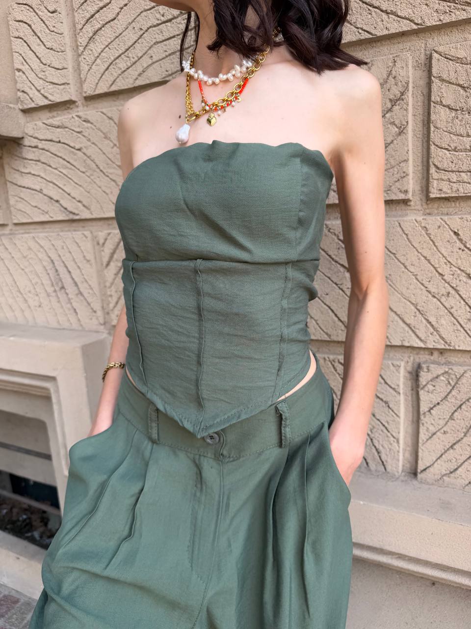 Completo verde con top bandana